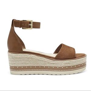 MEESTANA FLATFORM SANDAL Vince Camuto